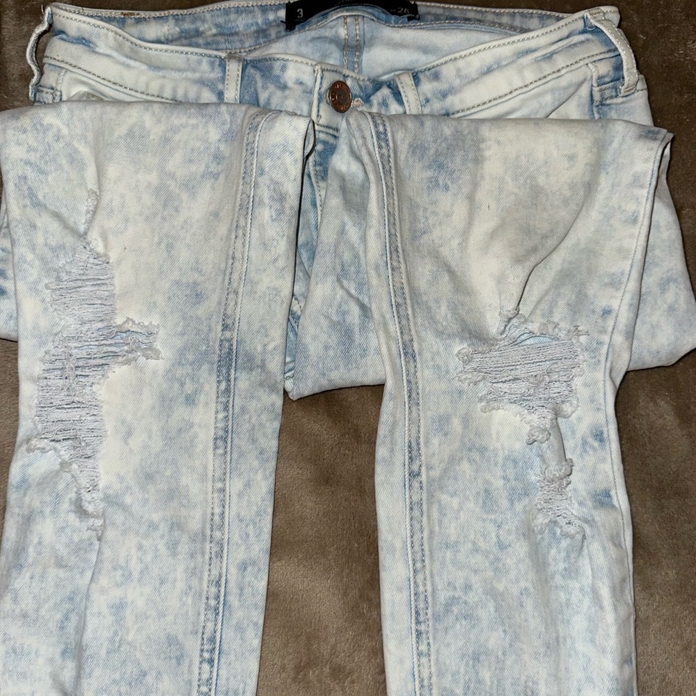 HOLLISTER ACID WASH RIPPED JEANS - Picture 2 of 8